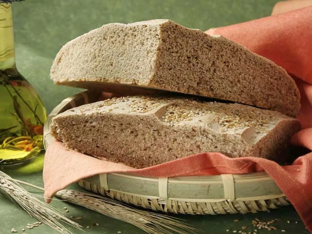 Domaći kruh poslužen uz maslinovo ulje – OPG Branko Marinov