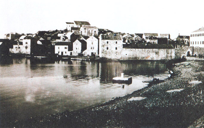 Primošten around 1900 – Historic View Primošten at the beginning of the 20th century, historic view of the old town and waterfront